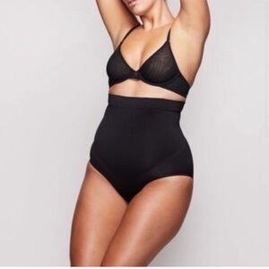 SKIMS Kim Kardashian High Waisted Bonded Brief Onyx Size XL never worn